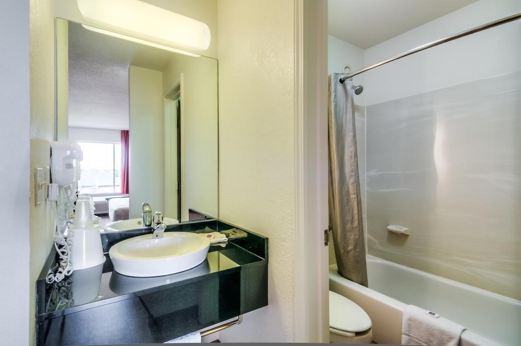 Motel 6 Normal Δωμάτιο φωτογραφία