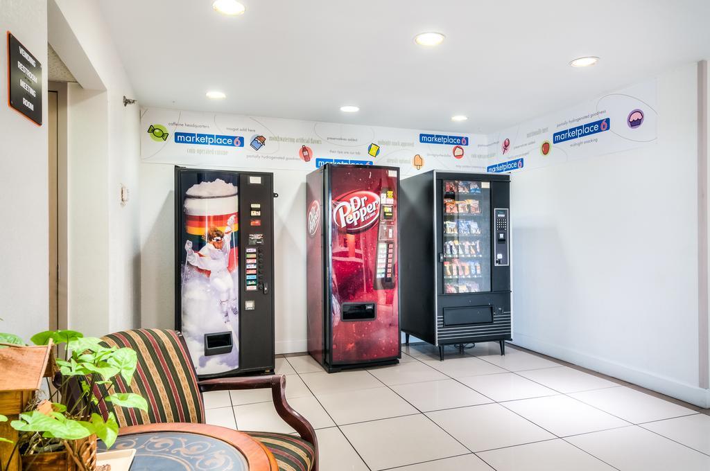 Motel 6 Normal Εξωτερικό φωτογραφία