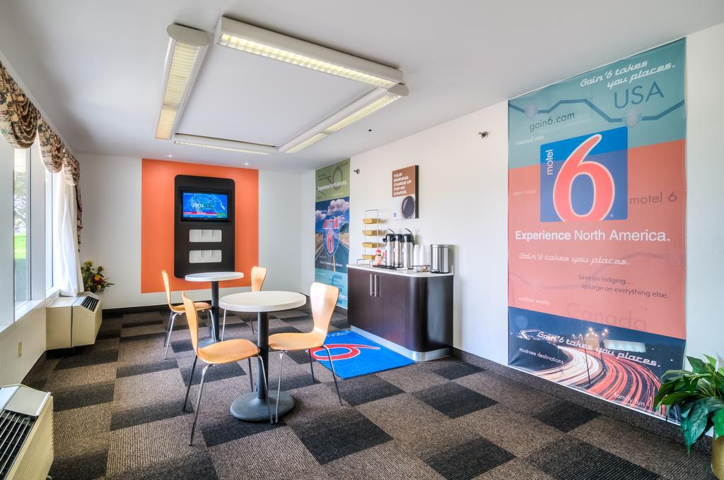 Motel 6 Normal Εξωτερικό φωτογραφία