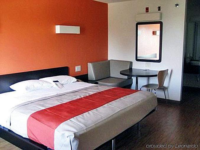 Motel 6 Normal Εξωτερικό φωτογραφία