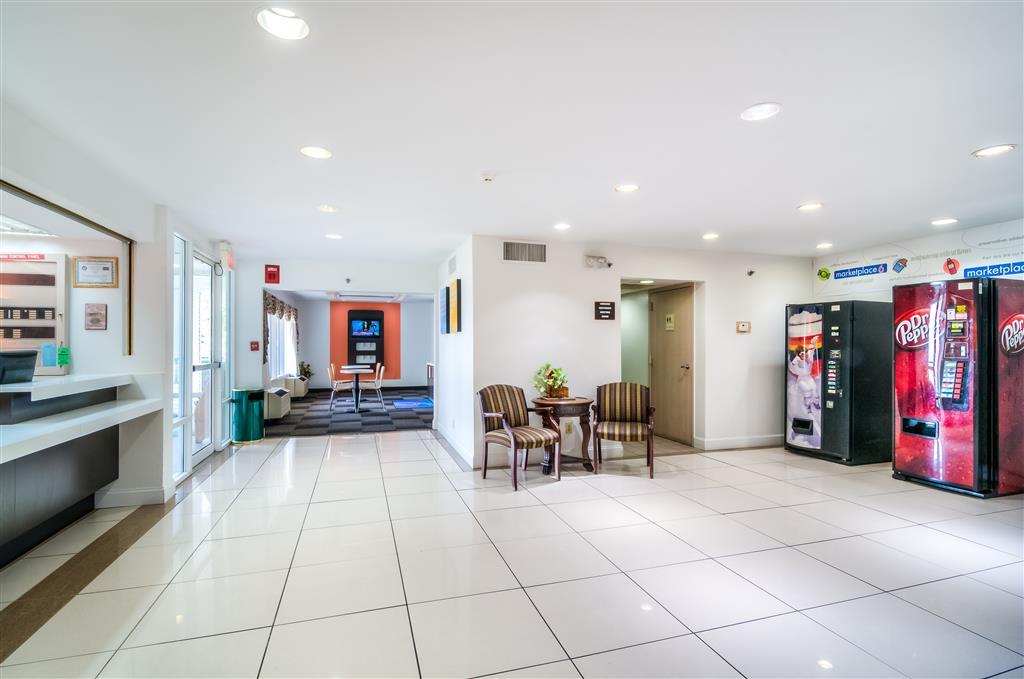 Motel 6 Normal Εσωτερικό φωτογραφία