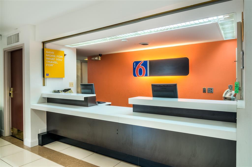 Motel 6 Normal Εσωτερικό φωτογραφία