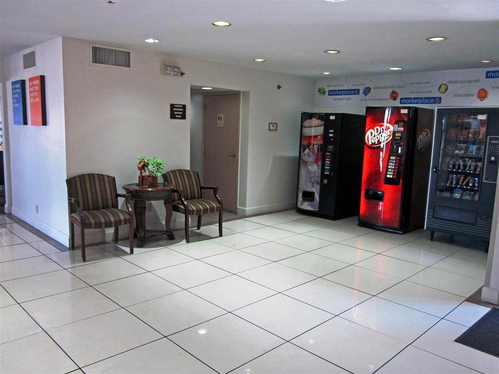 Motel 6 Normal Ανέσεις φωτογραφία